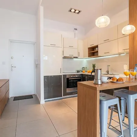 Chlodna 15 By Homeprime Apartment